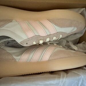Women's Adidas 91/2 NIB